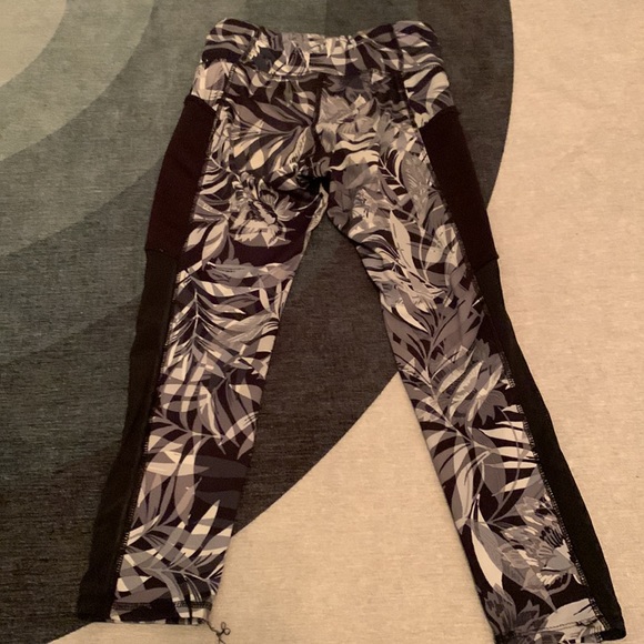 No satins or rips just a couple of lose threads - Picture 2 of 4